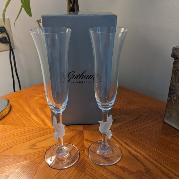 Pair of beautiful retro GORHAM CRYSTAL AMORE DOVE Toasting Flutes. Unused! - Picture 1 of 7